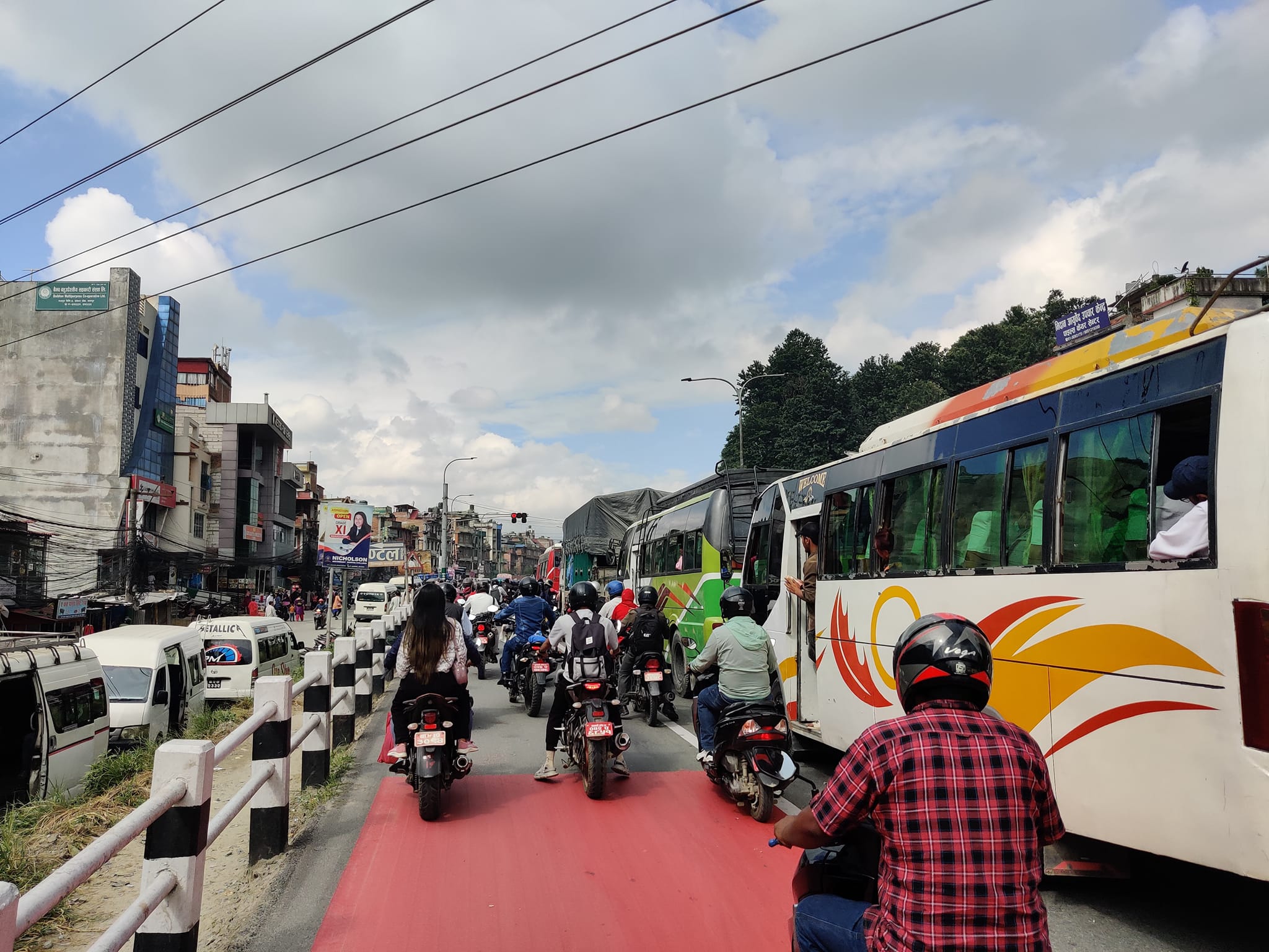 भोट हाल्न गाउँ जानेहरुले धमाधम काठमाडौं छाड्दै, मतदातामा सडक दुर्घटनाको चिन्ता